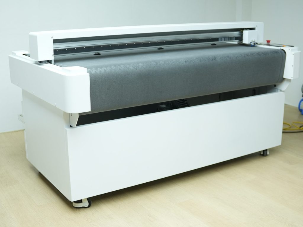 ZhiTu ZT1660 Auto-Feeding Flatbed Cutter