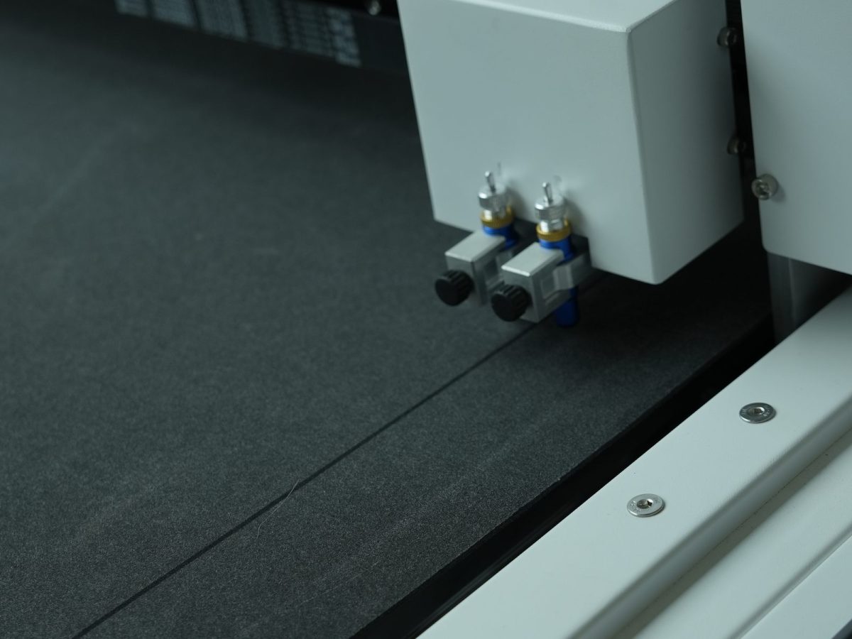 ZhiTu ZT1660 Auto-Feeding Flatbed Cutter