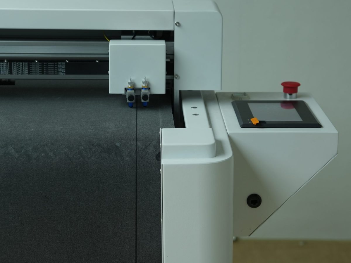 ZhiTu ZT1660 Auto-Feeding Flatbed Cutter